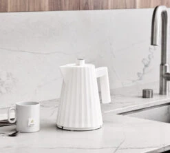 Bouilloire électrique 1L Plissé Noir MDL06/1 B - ALESSI -DeLonghi Magasin alessi bouilloire g2 3