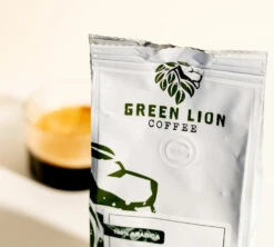 4x250g Café En Grain Bio - Moonlight - GREEN LION COFFEE 5 4x250g Café En Grain Bio - Moonlight - GREEN LION COFFEE -DeLonghi Magasin cafeengraingreenlioncoffeeambiance 2