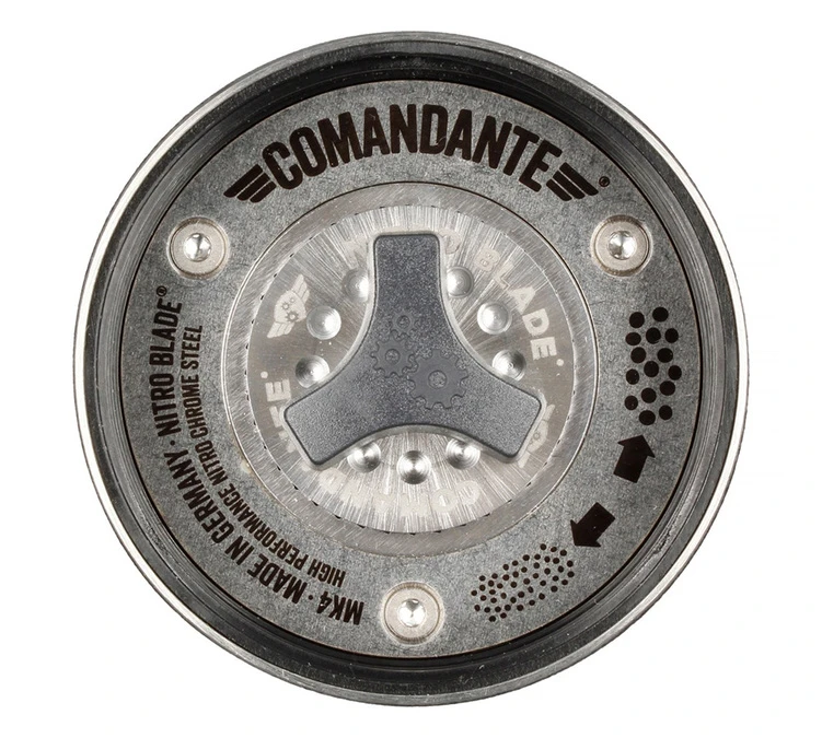 Moulin à Café COMANDANTE C40 MK4 Nitro Blade Liquid Amber 2 Moulin à Café COMANDANTE C40 MK4 Nitro Blade Liquid Amber – Image 2