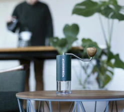 Moulin à Café Manuel COMANDANTE C40 MK4 Nitro Blade Racing Green -DeLonghi Magasin comandante racinggreen 4