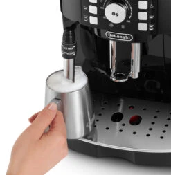 DELONGHI Magnifica 22.127.B Garantie 3 Ans -DeLonghi Magasin ecam22 127 schiuma