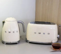 Set Petit-Déjeuner (Toaster - Cafetière Filtre - Presse Agrumes - Bouilloire) Crème - SMEG 13 Set Petit-Déjeuner (Toaster - Cafetière Filtre - Presse Agrumes - Bouilloire) Crème - SMEG -DeLonghi Magasin gp et b
