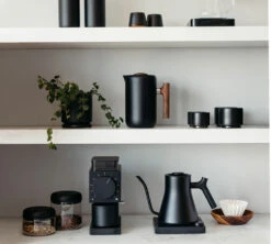 Tasse à Cappuccino - Monty Milk Art Noir Mat 19 Cl - FELLOW -DeLonghi Magasin lifestyle1