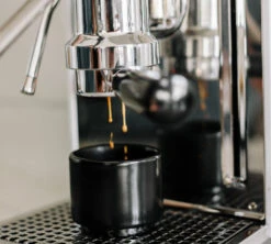 Tasse à Cappuccino - Monty Milk Art Noir Mat 19 Cl - FELLOW -DeLonghi Magasin lifestyle3