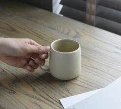 Tasse KINTO Ripple Beige En Procelaine 250 Ml 8 Tasse KINTO Ripple Beige En Procelaine 250 Ml -DeLonghi Magasin lifestyle beige kinto