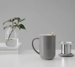 Mug Minima Wool Grey 50 Cl Avec Infuseur Inox - VIVA SCANDINAVIA 9 Mug Minima Wool Grey 50 Cl Avec Infuseur Inox - VIVA SCANDINAVIA -DeLonghi Magasin minima grey lifestyle2