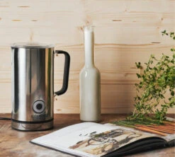 Mousseur à Lait électrique SJOSTRAND - Inox -DeLonghi Magasin mousseur lait sjostrand ambiance