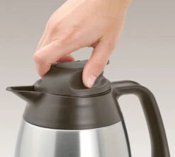 Carafe Hermétique THV Acier Inoxydable 1L - THERMOS 7 Carafe Hermétique THV Acier Inoxydable 1L - THERMOS -DeLonghi Magasin pichet thermos2 1