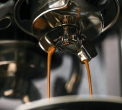 Machine Expresso SAGE The Barista Touch SES880BST4EEU1 Inox Noir -DeLonghi Magasin sage baristatouch coffee 1