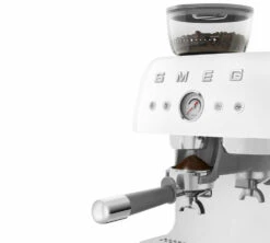 Machine Expresso SMEG EGF03WHEU Blanche Années 50 Avec Moulin Intégré 8 Machine Expresso SMEG EGF03WHEU Blanche Années 50 Avec Moulin Intégré -DeLonghi Magasin smeg egf03 blanche 4