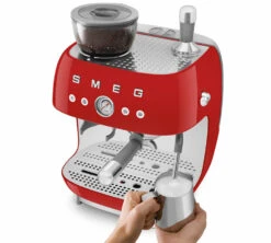Machine Expresso SMEG EGF03RDEU Rouge Années 50 Avec Moulin Intégré -DeLonghi Magasin smeg egf03 rouge 3