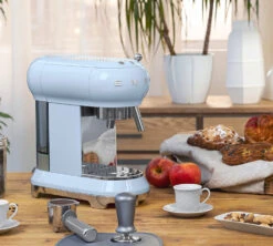 Set Petit-Déjeuner Machine Expresso ECF01PBEU Et Moulin à Café CGF01PBEU Bleu Azur - SMEG 6 Set Petit-Déjeuner Machine Expresso ECF01PBEU Et Moulin à Café CGF01PBEU Bleu Azur - SMEG -DeLonghi Magasin smeg machine