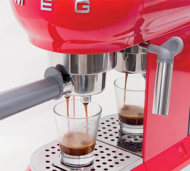 Set Petit-Déjeuner Machine Expresso ECF01RDEU Et Moulin à Café CGF01RDEU Rouge - SMEG 3 Set Petit-Déjeuner Machine Expresso ECF01RDEU Et Moulin à Café CGF01RDEU Rouge - SMEG – Image 3